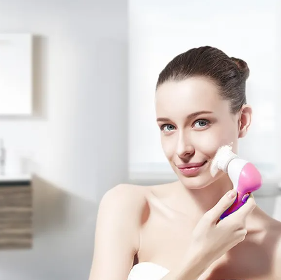 Brosse de nettoyage faciale Brosse de nettoyage du visage imperméable avec 5 têtes de brosse