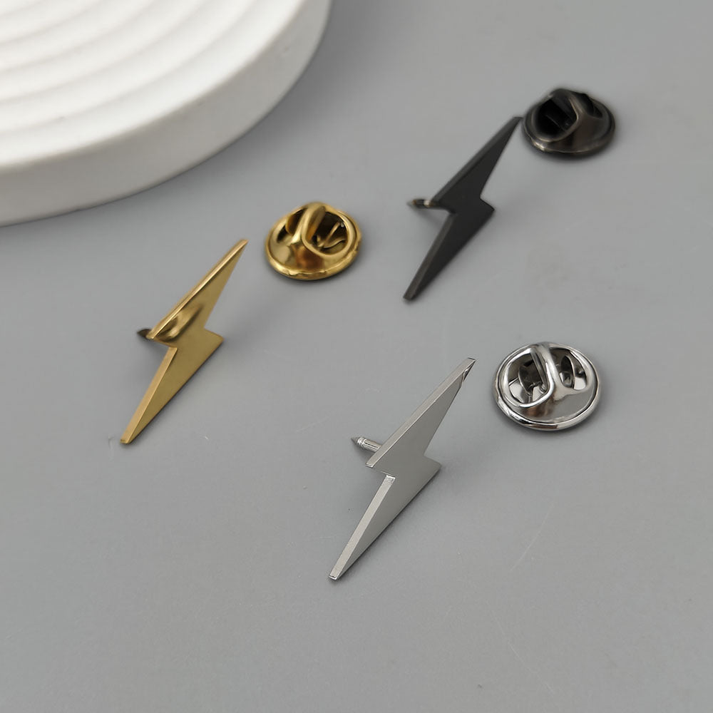 Broch plat en forme de foudre