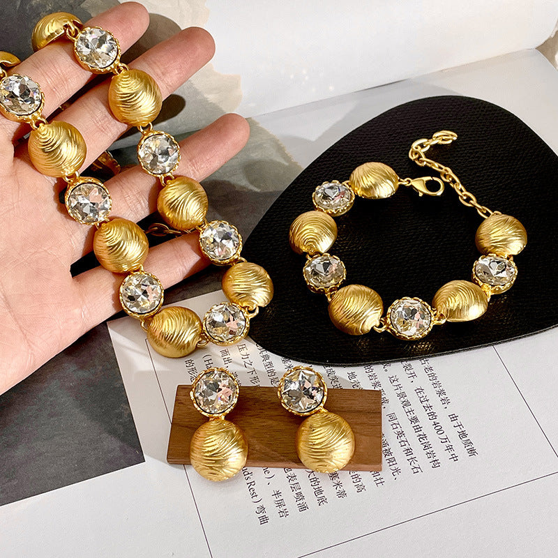 Collier d'or élégant et léger pour femme Chaîne de clavicule d'antique moyen