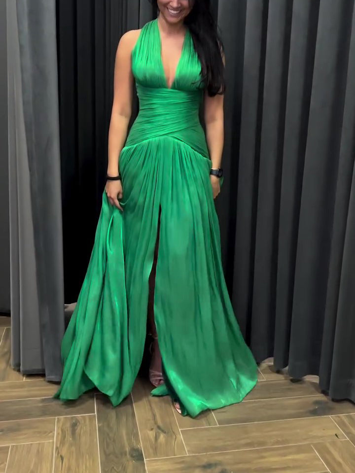 Émeraude vert plongeant collier Gown avec jupe plissée et fente latérale
