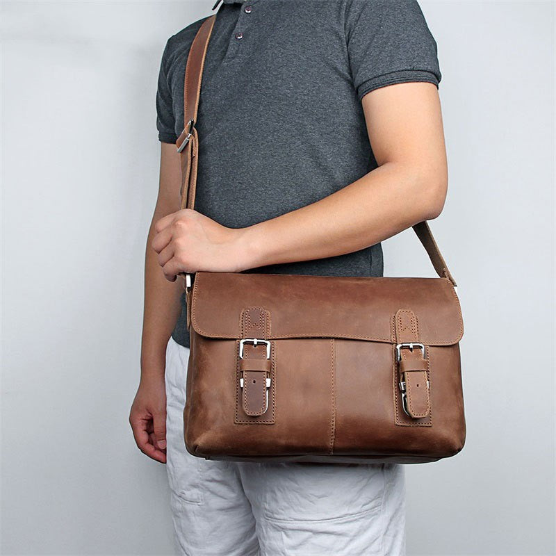 Vieux sac en cuir pour hommes