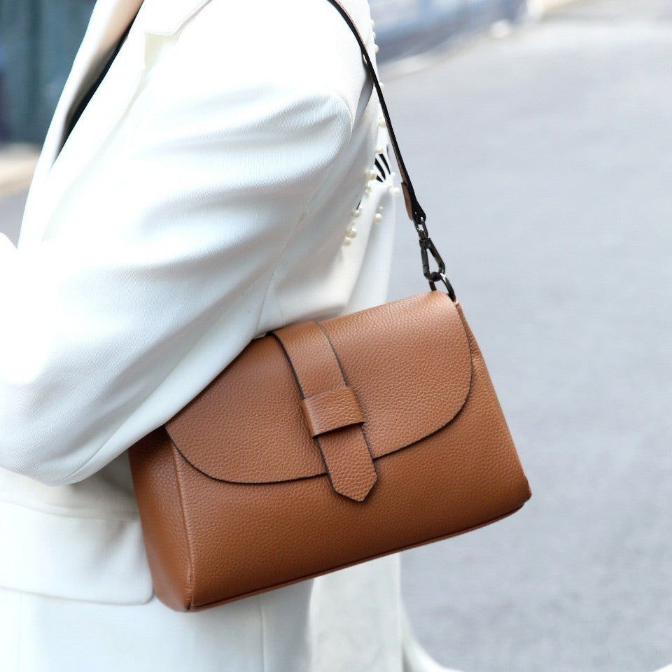 Sac souple en cuir pour femmes d'âge moyen