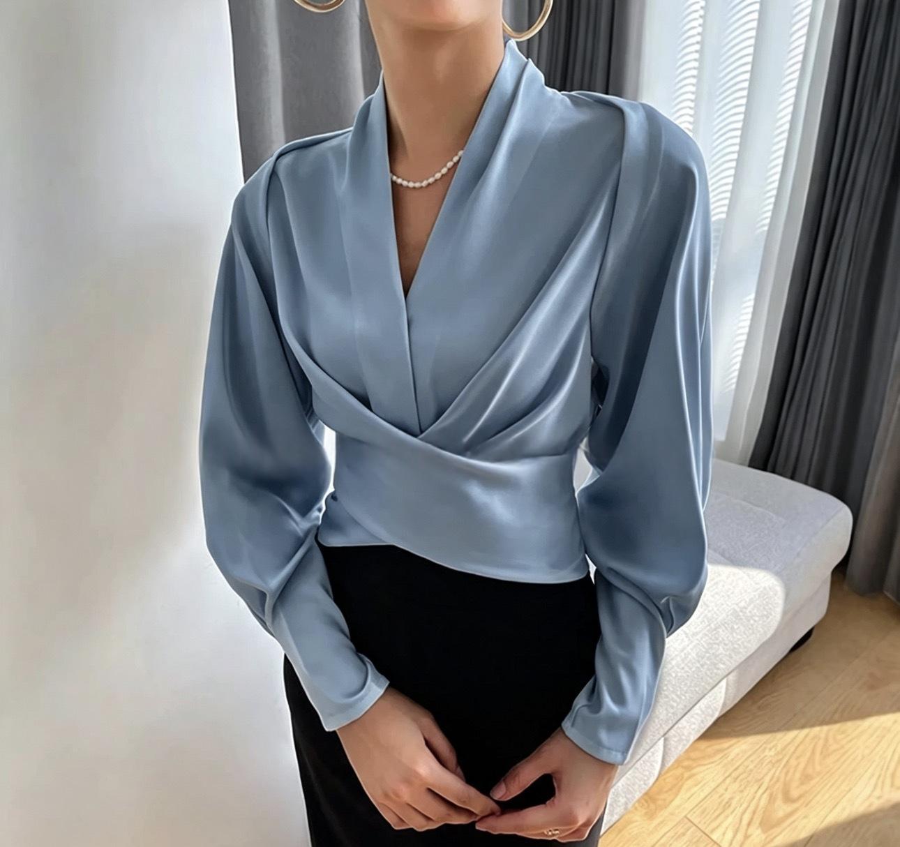 Chemise femme col V Slim-fit couleur unie