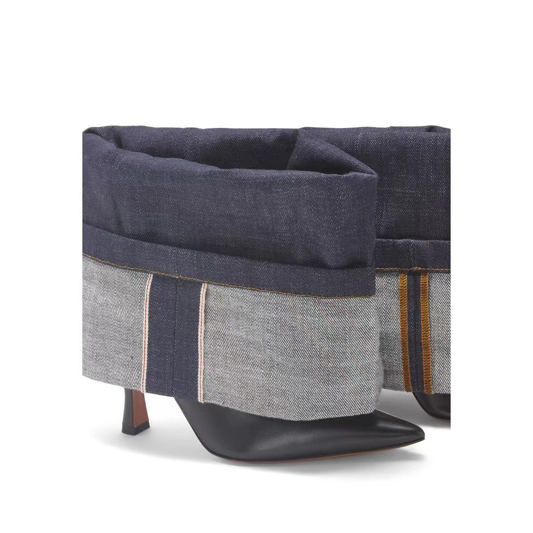 Bottes de denim pointues à talons hauts