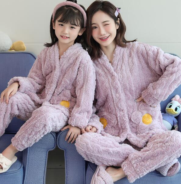 Filles Pajamas Coral Velvet Épaisseur mère-enfant mère et fille Ensemble de vêtements