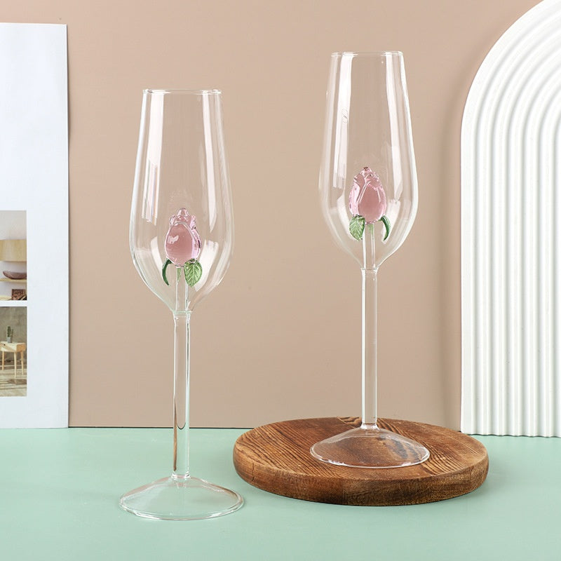 Cocktail en verre créatif et verre à vin rouge en forme de rosebud