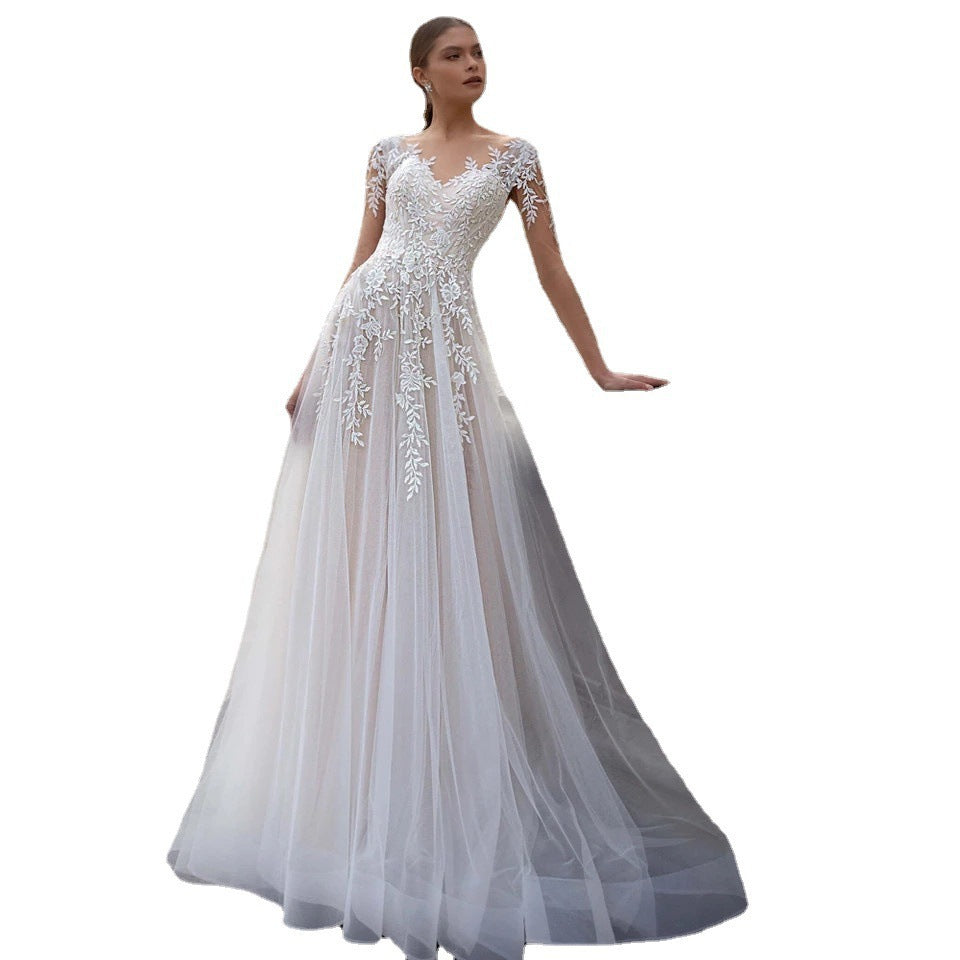 Dentelle Sheer Tulle Une ligne Gown Mariage avec un train court
