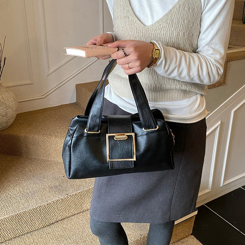 Sac à main retro en cuir souple avec un simple