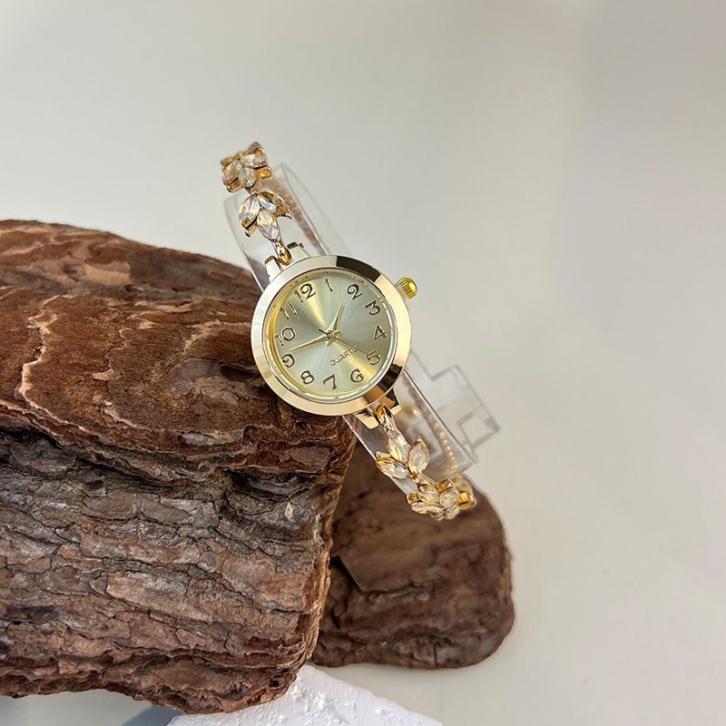 Vintage Mode Niche Luxe Quartz Montre avec Strass