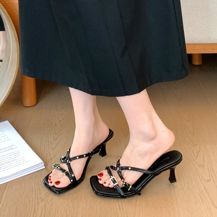 Stiletto de style français argenté, une sangle pour les femmes