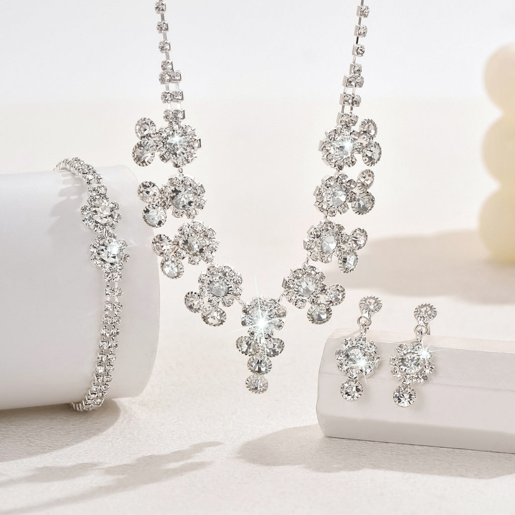 Collier de fleur de strass ultra brillant