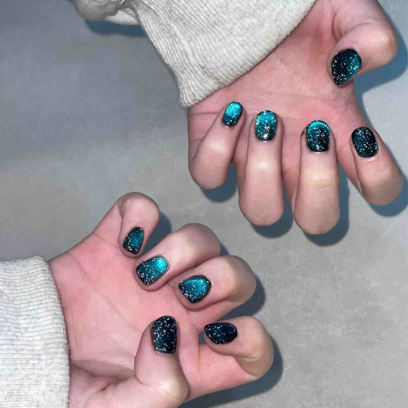 Série d'oeil de chat porter des ongles d'été
