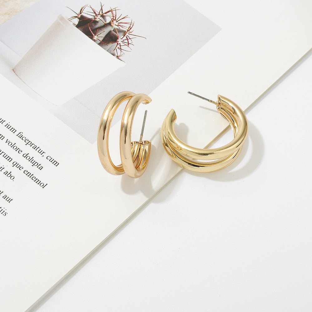 Boucles d'oreilles simples en métal double en forme de C