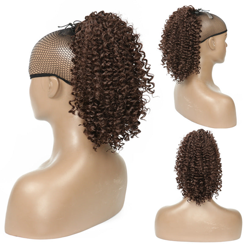 Tête de cheveux bouclés en fibre chimique