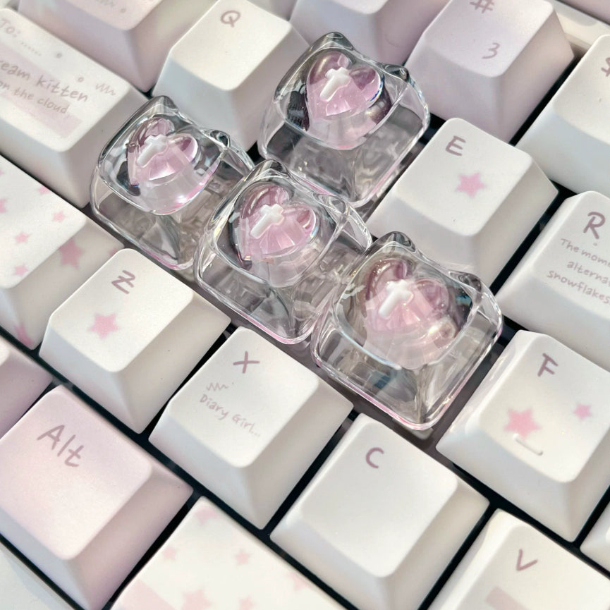 Mots-clés personnalisés sur gel de ongles translucide sur le thème de l'amour