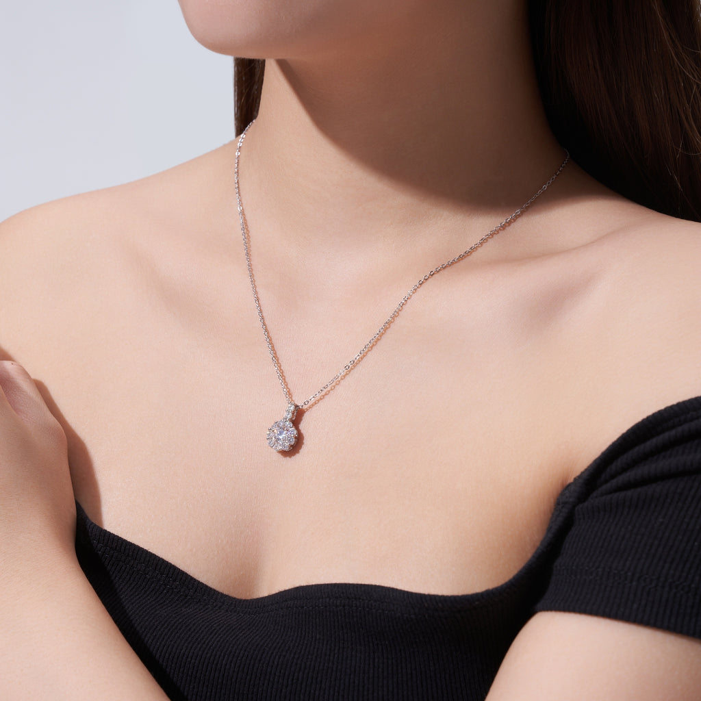 S925 Argent Sterling 1ct D Couleur VVS1 Collier en moisanite 40cm Halo Design Platinum plaqué