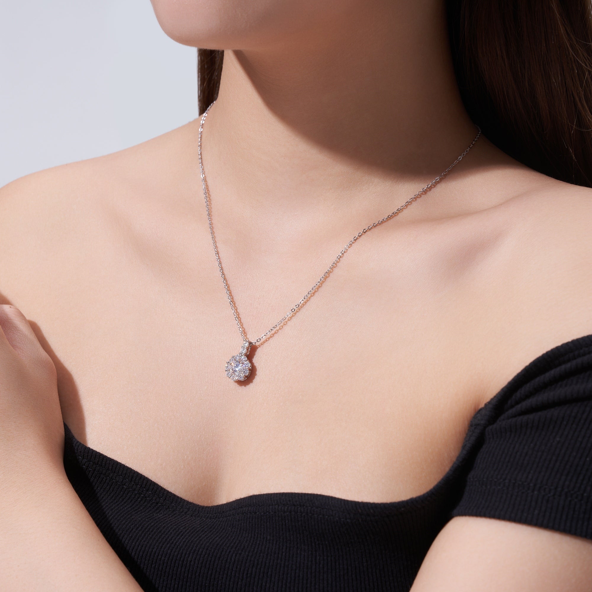 S925 Argent Sterling 1ct D Couleur VVS1 Collier en moisanite 40cm Halo Design Platinum plaqué