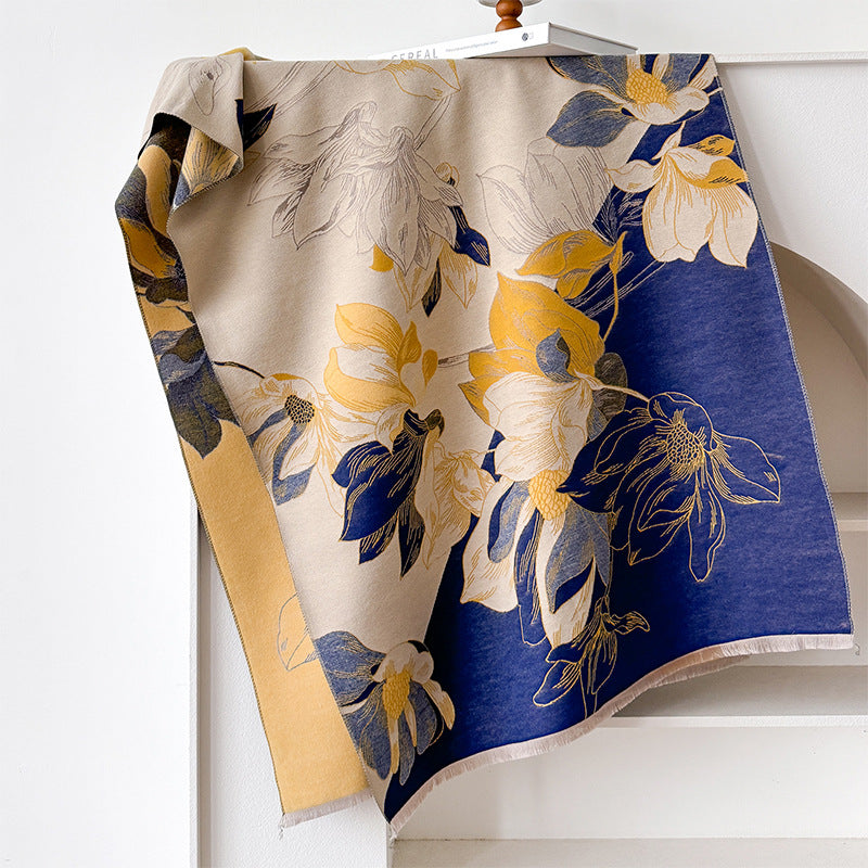 Paysage de style chinois et écharpe au look cachemire floral
