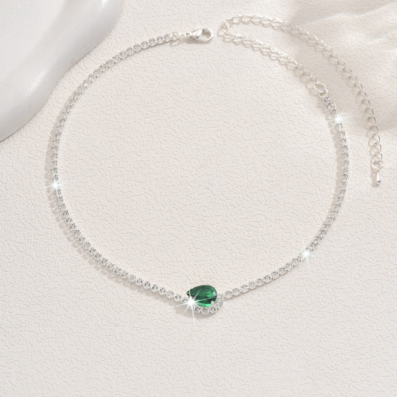 Chaîne simple et fraîche de goutte d'eau verte Zircon