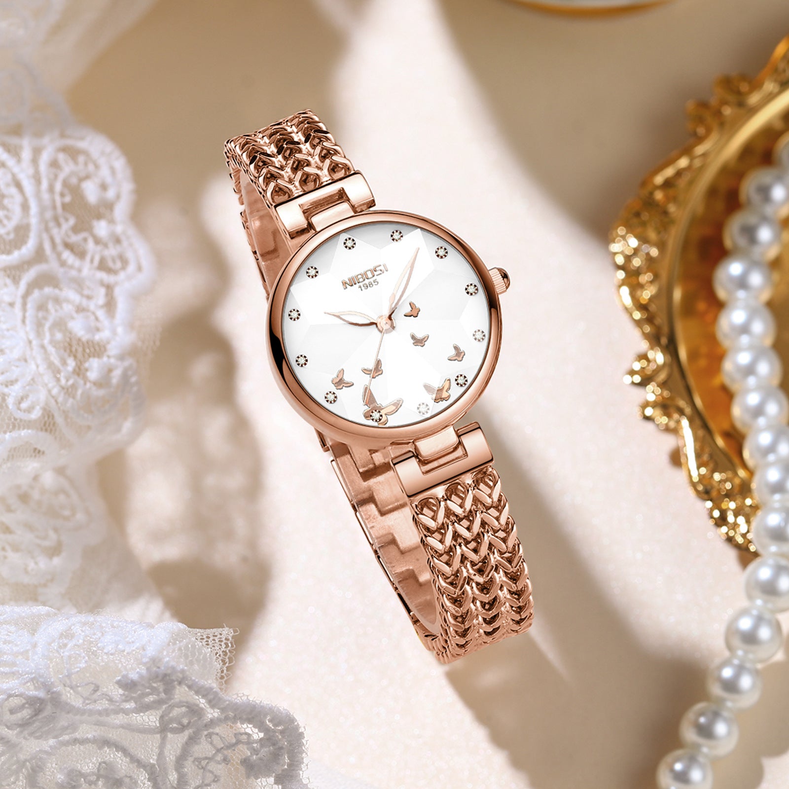 Stylish Niche Femmes Montre imperméable avec une bande d'acier