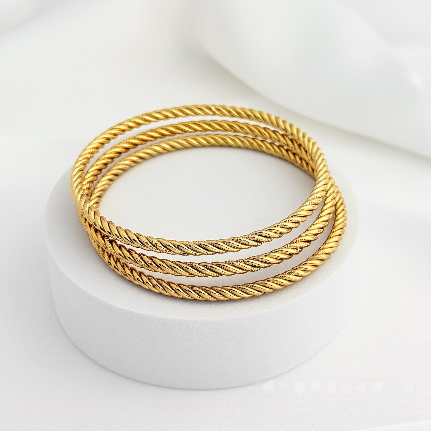 Bracelets en acier inoxydable simple dans plusieurs styles