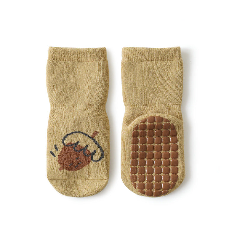 Chaussettes pour tout-petits à l'étage de l'enfant