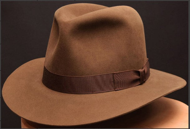 Chapeau en laine denim avec un large bord et Bow