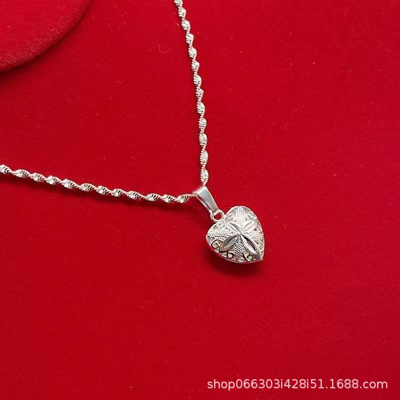 Collier polyvalent et élégant avec pendentif simple au coeur creux