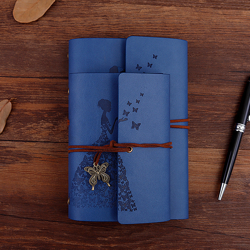 Habillez beau carnet de livres à la main