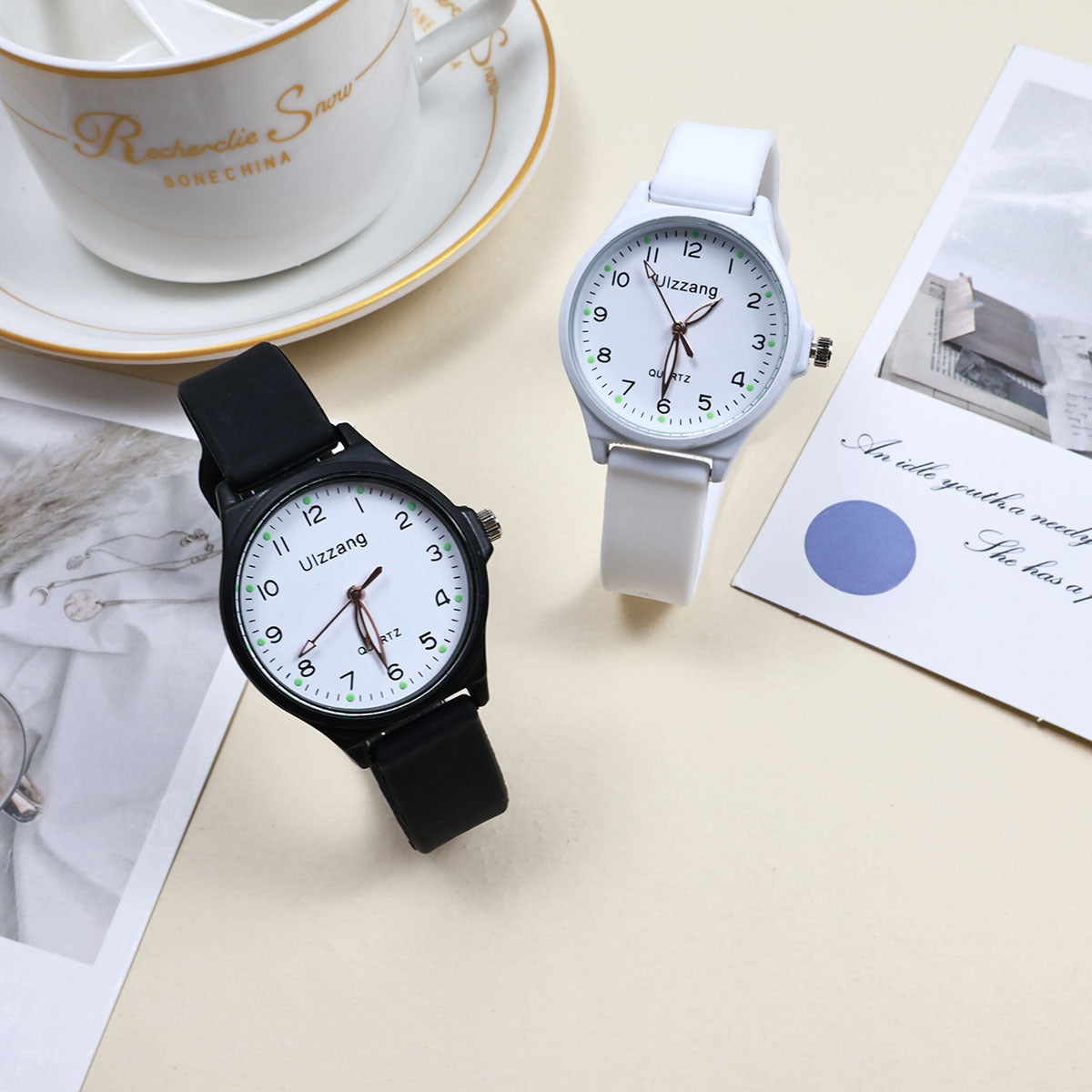 Montre haute-fashion conçue spécifiquement pour les étudiantes du collège et du lycée
