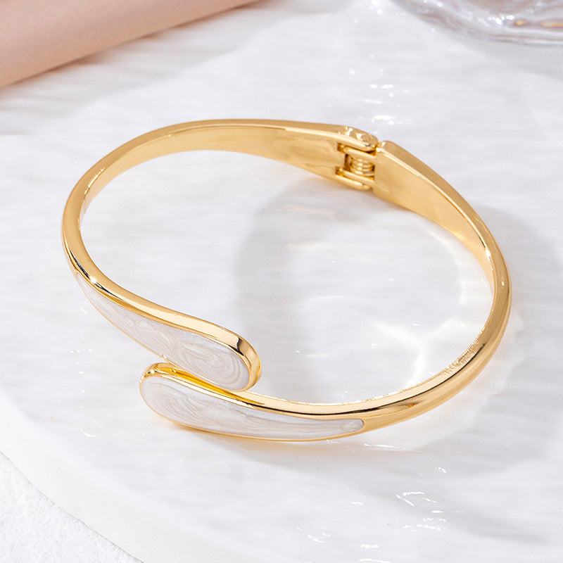 Bracelet en alliage à effet métal pour femmes