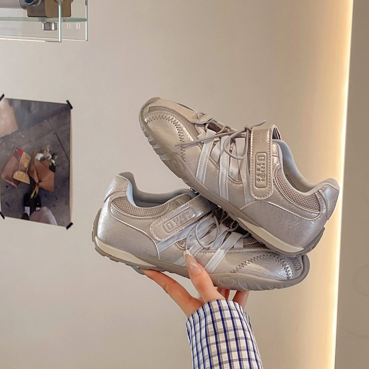 Retro Velcro Chaussures d'entraînement Allemandes pour les femmes Niche épaisse Soled la hauteur de boosting Run