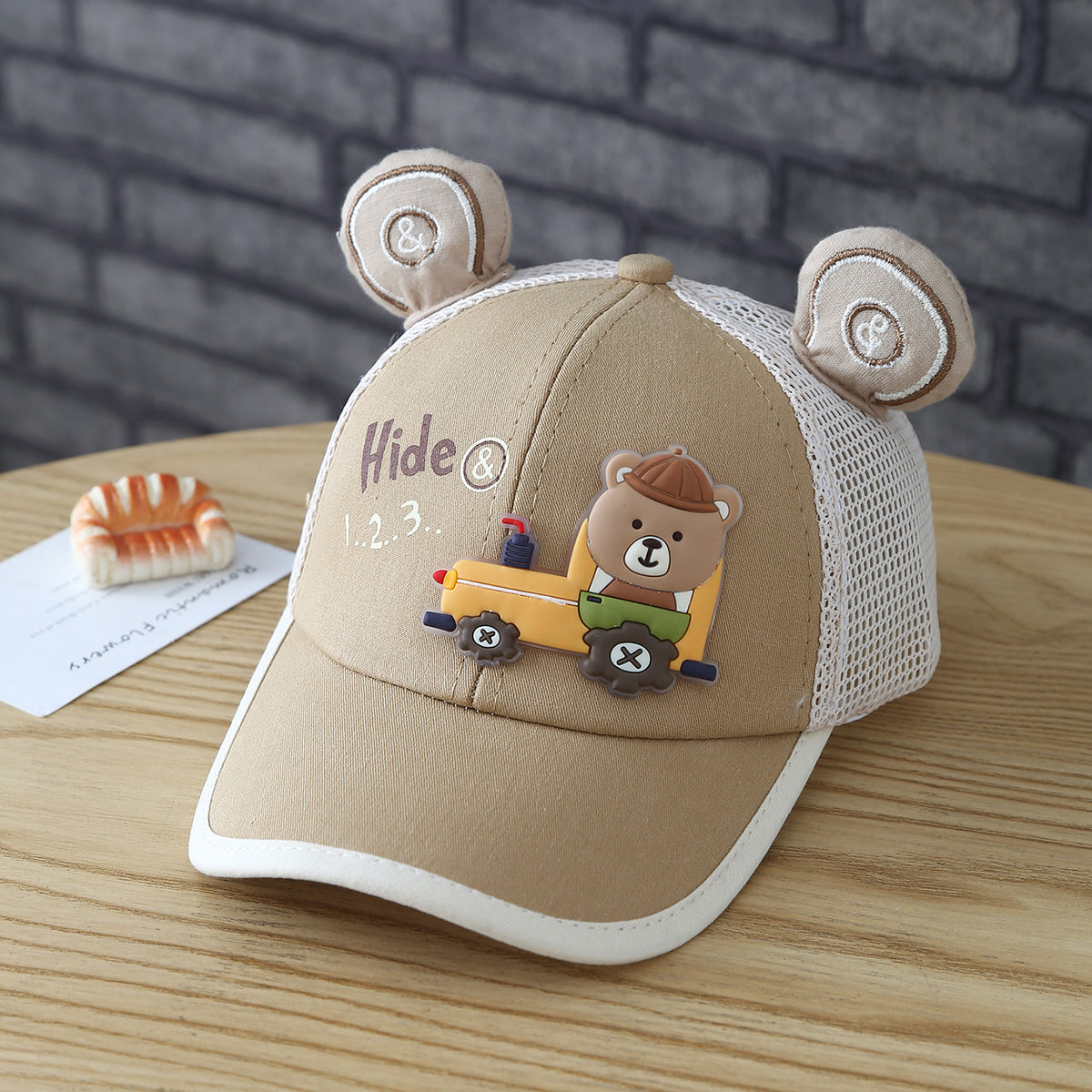 Casquette de baseball avec une bride semi-nettée et un Ed biseauté