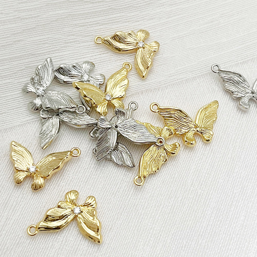 Real Or Grain fin Pendentif à papillon incliné tridimensionnel