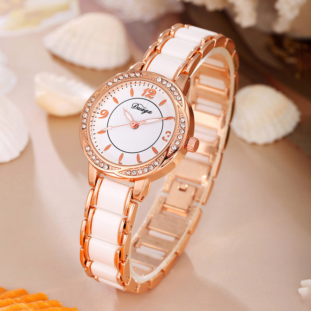 Élégante montre à quartz incrustée ronde en dentelle