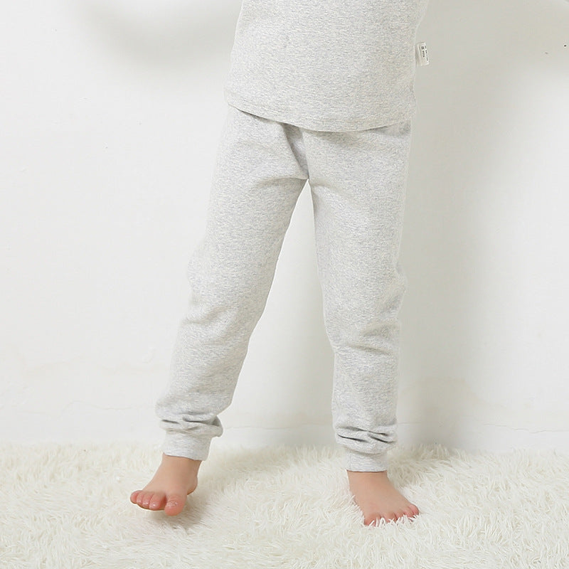 Les garçons et les filles gardent les leggings élastiques chauds