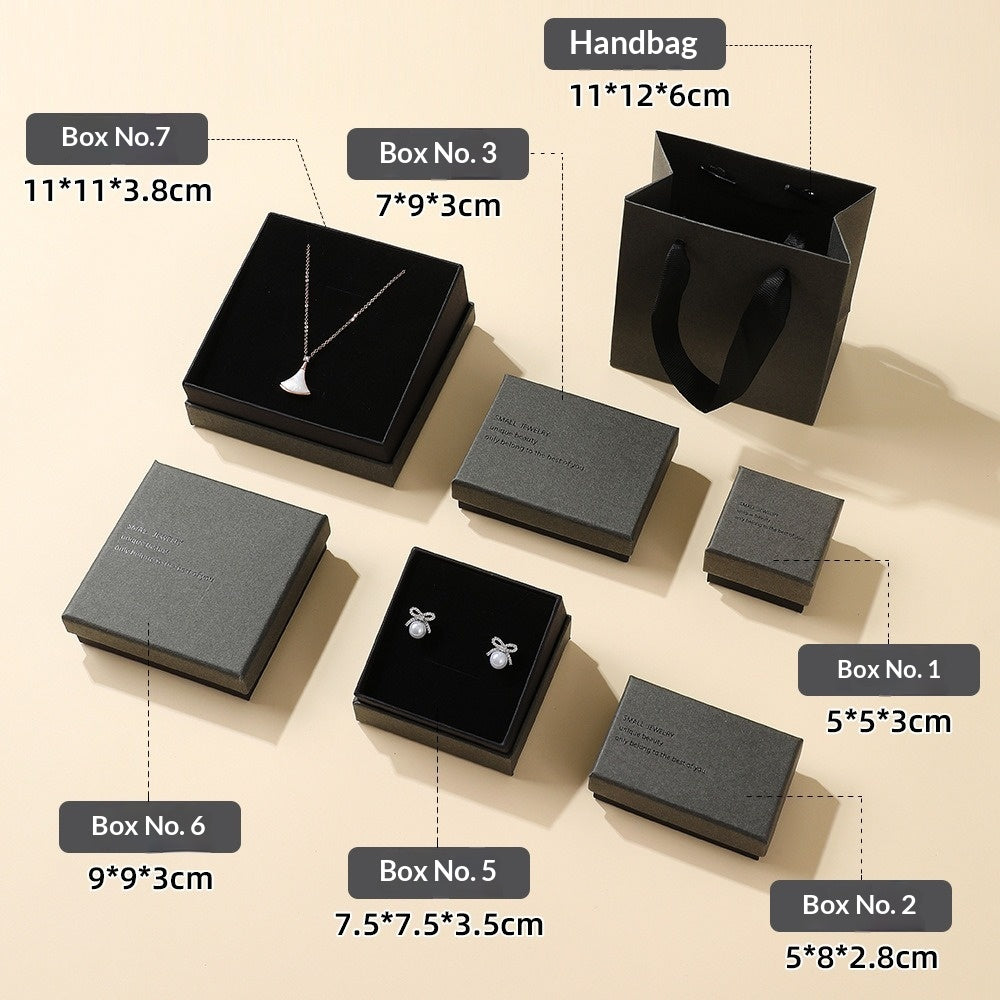 Exquise, boîte-cadeau à bijoux légère-luxe avec une ancienne esthétique haut de gamme