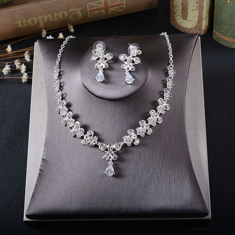 TL216 Boucles d'oreilles en strass blanc Collier Set Zircon Boucles d'oreilles pendentif papillon Piercé Dro