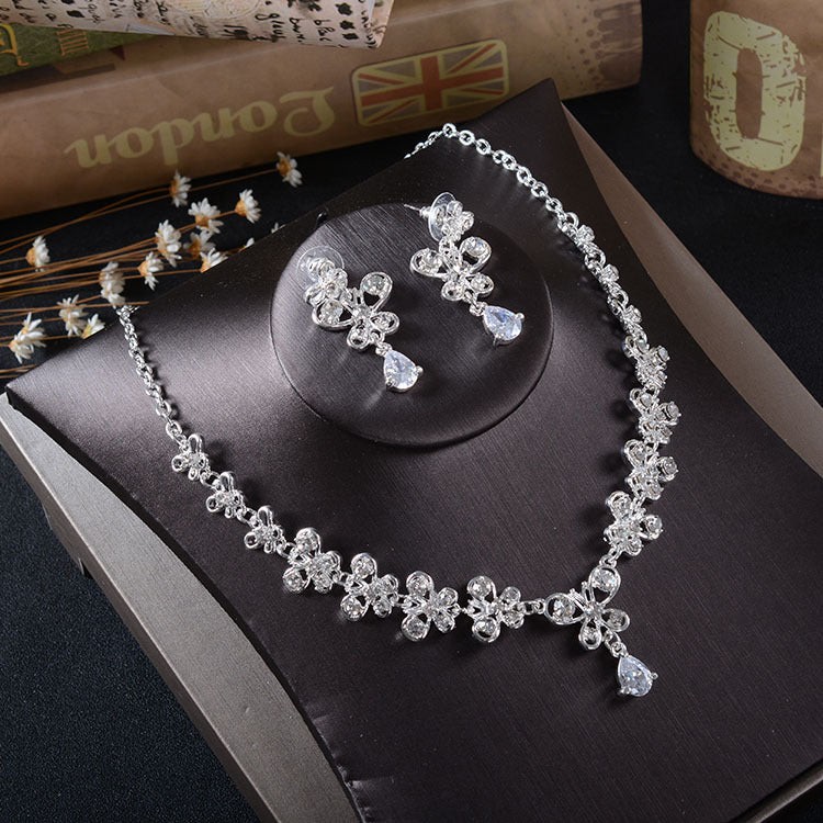 TL216 Boucles d'oreilles en strass blanc Collier Set Zircon Boucles d'oreilles pendentif papillon Piercé Dro