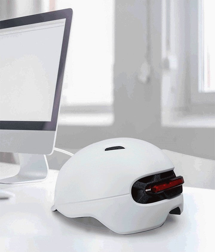 Casque intelligent d'équitation de lumière urbaine