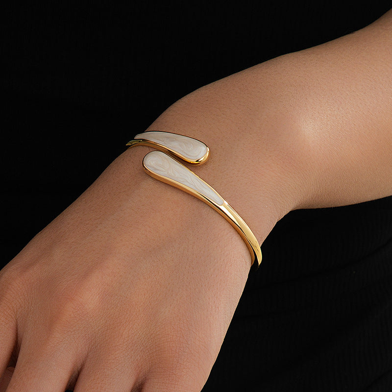 Bracelet en alliage à effet métal pour femmes