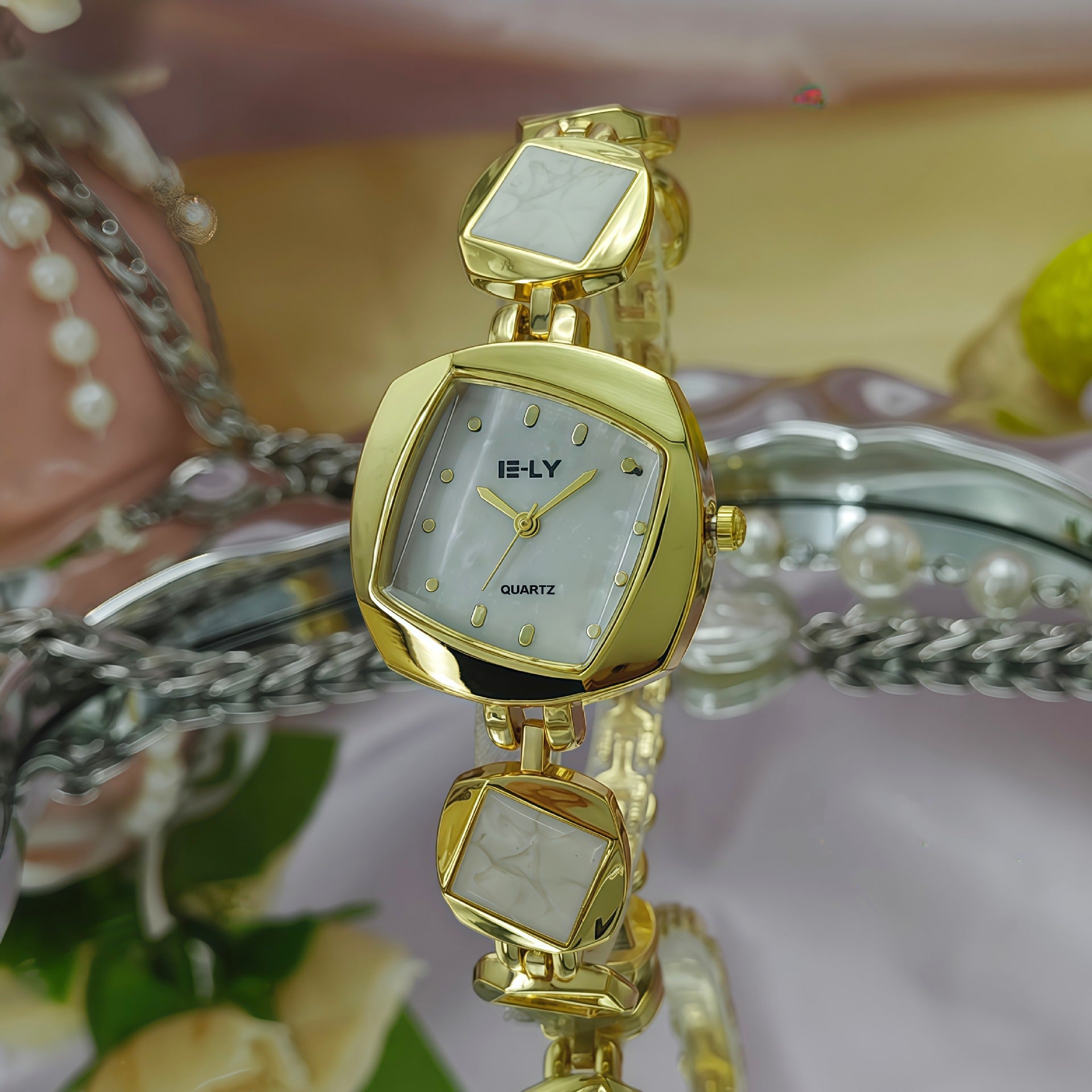 Montres créatives pour femmes Niche Design avec un bracelet en diamant irrégulier
