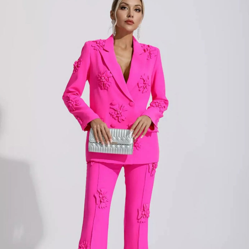 Costume de femme moyen et élégant