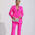 Costume de femme moyen et élégant