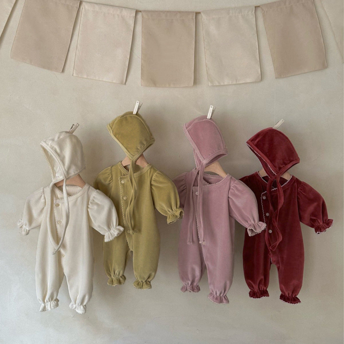 Romper en une seule pièce de style long avec une seule rangée de snaps pour bébés