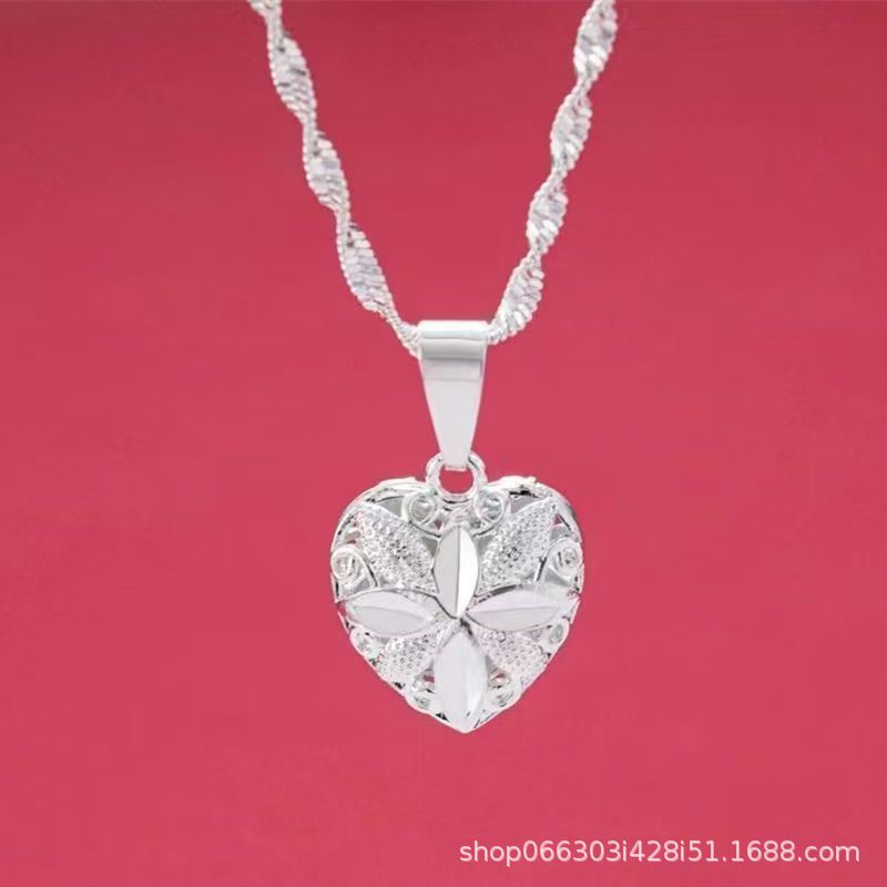 Collier polyvalent et élégant avec pendentif simple au coeur creux