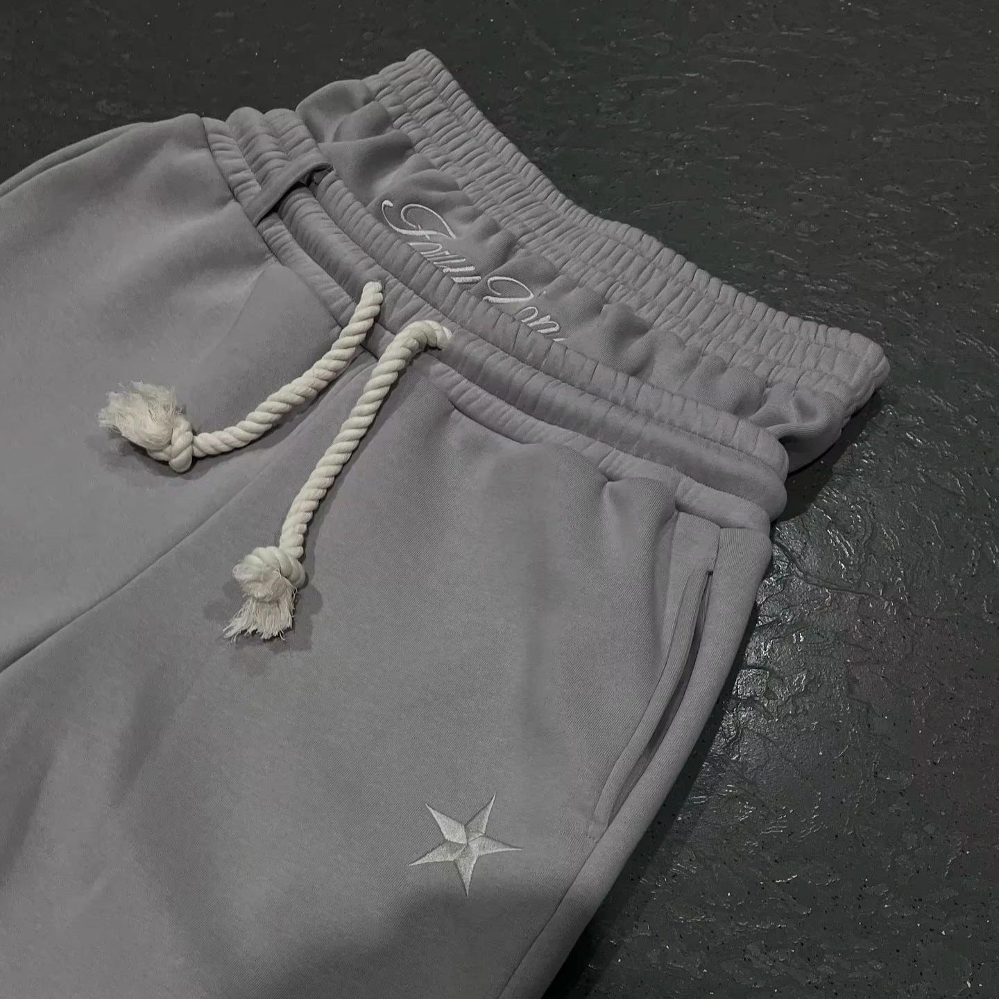 Trendy Double-waist Five-pointed Star Brodery Couple simple casual faux deux-pièces large-