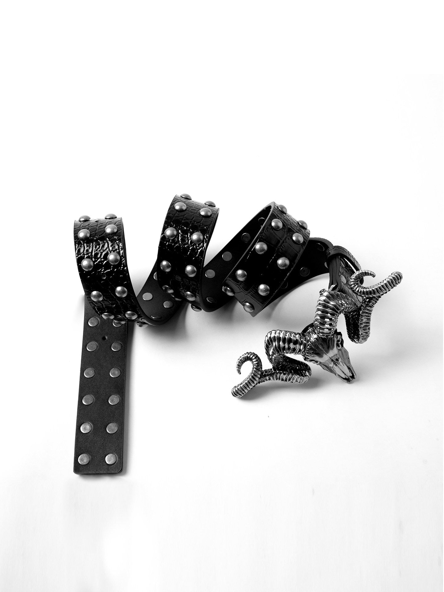 Crâne dérangé et ceinture de tête de mouton fabriquée à partir de cuir de vache à grains entiers