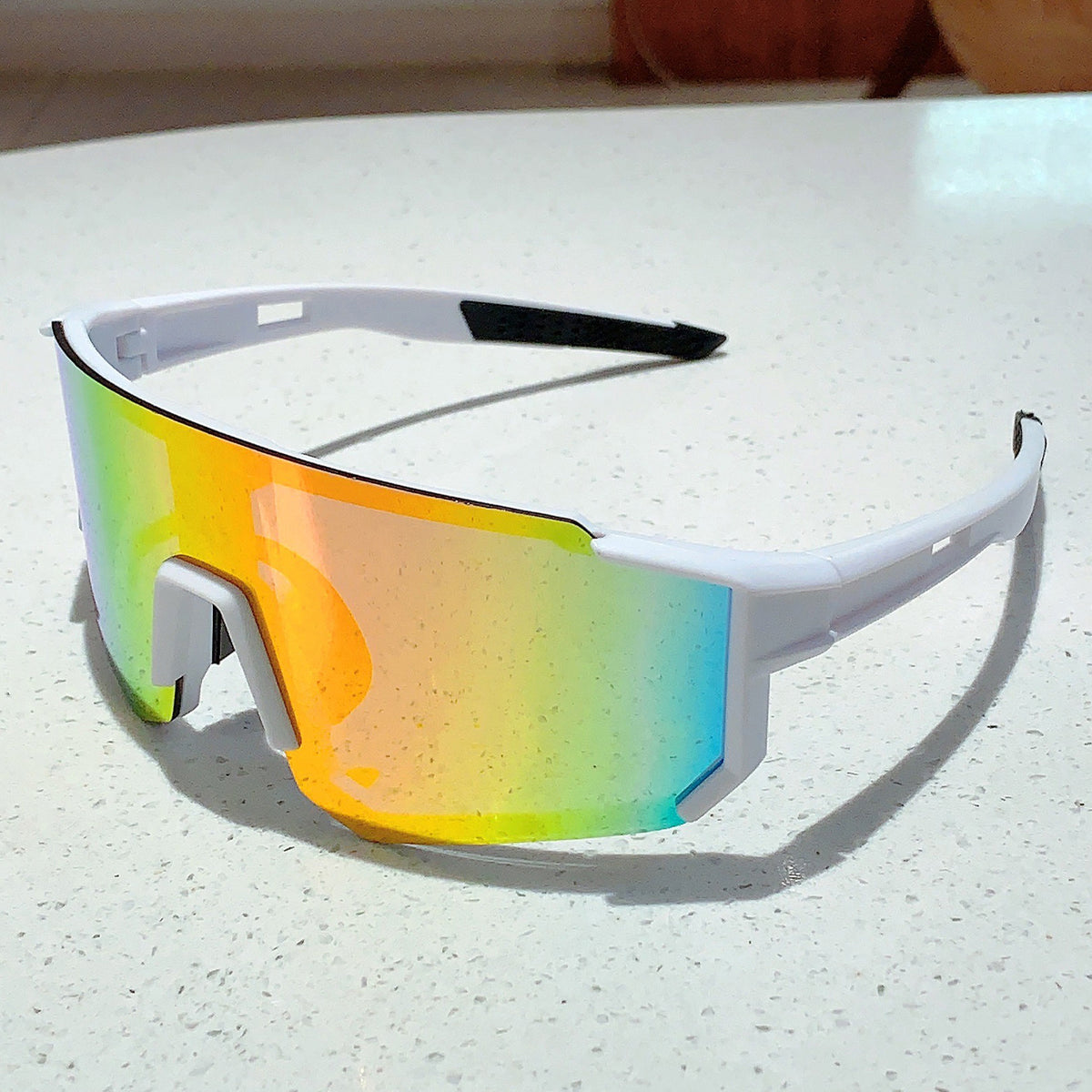 Grandes lunettes de soleil d'équitation couleur grand cadre d'une pièce