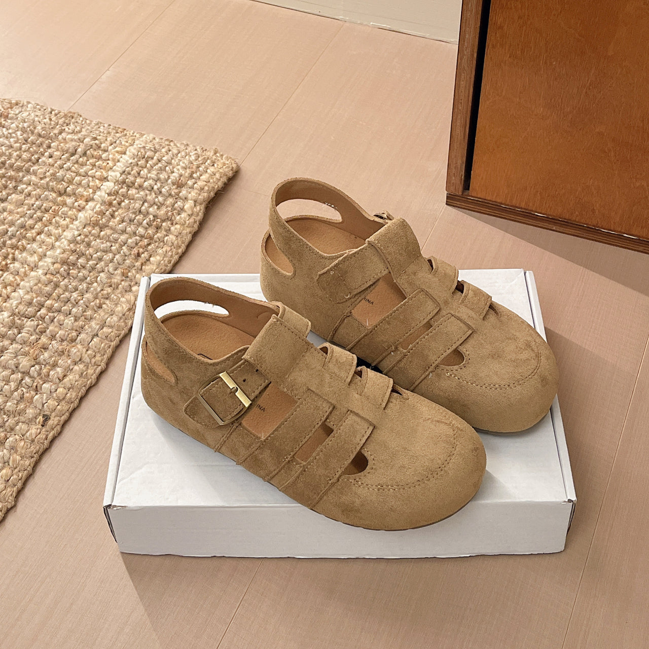 Été Versatile Soft Sole Respirant Hollow Out orteil fermé Invisible Wedge Sandales romaines